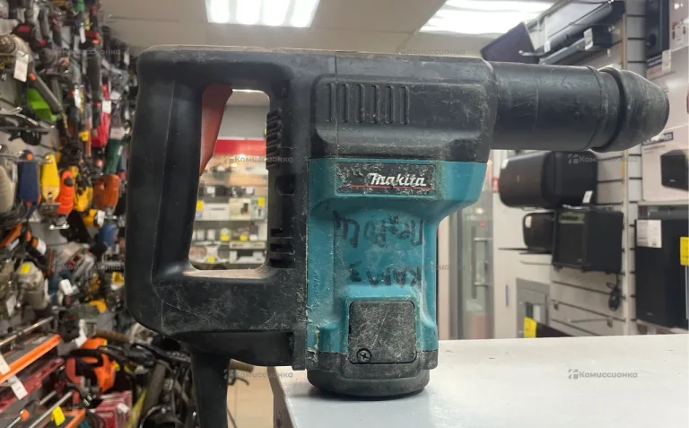 Перфоратор Makita HR3000C