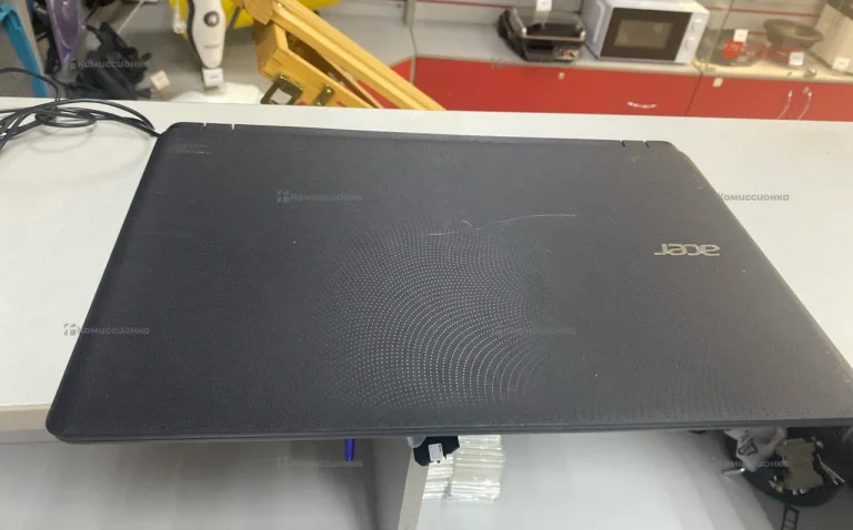 Ноутбук  acer aspire es1