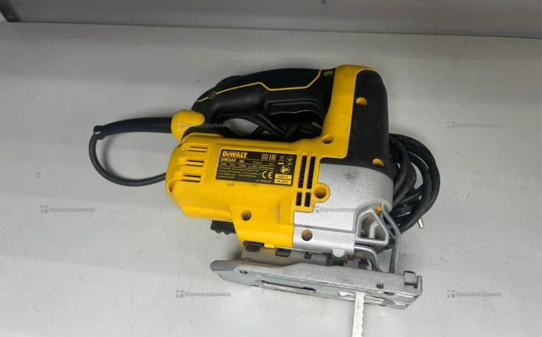 Электролобзик DeWalt DW349