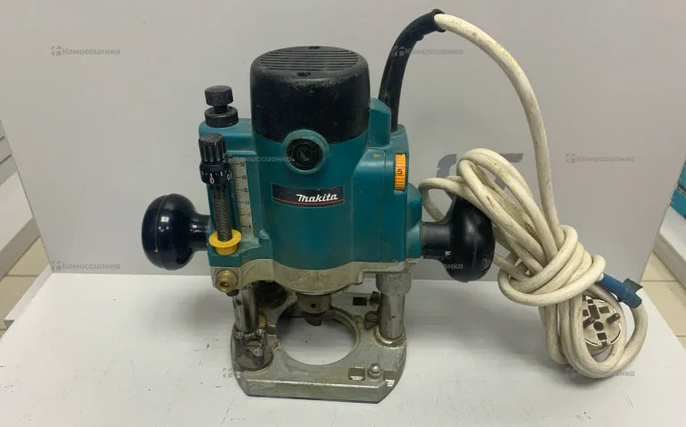 Фрезер Makita RP 1110 C