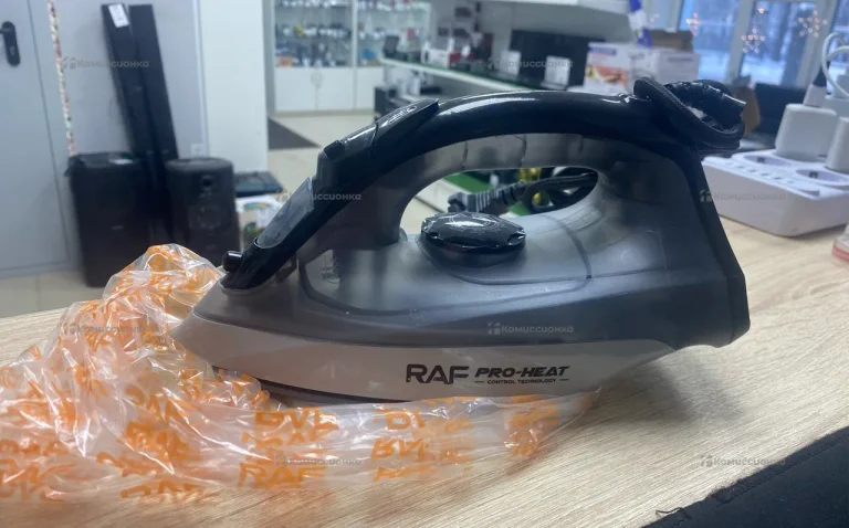 Утюг RAF