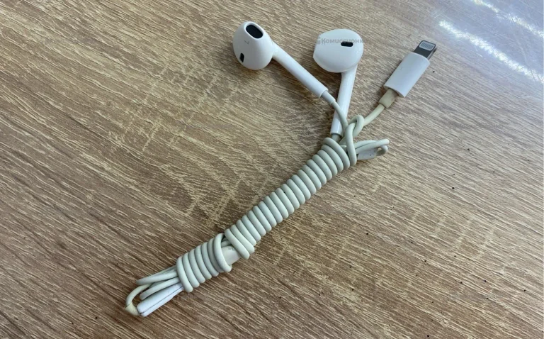 Наушники  Apple