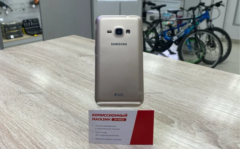 Samsung Galaxy J1 1/8 ГБ