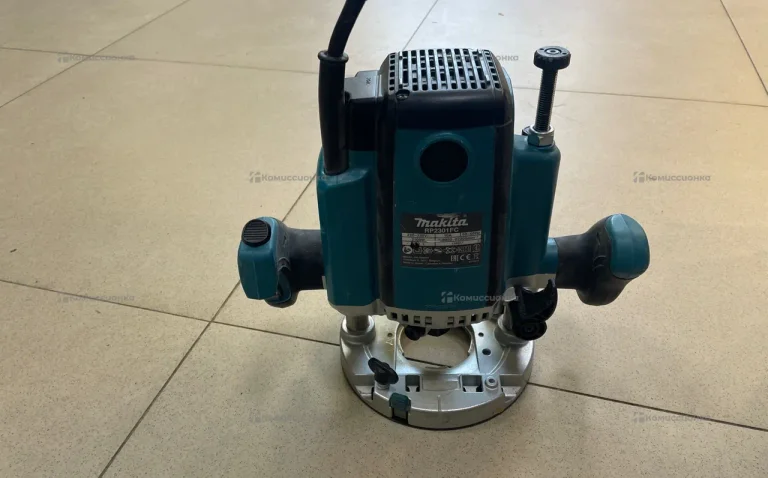 Фрезер Makita RP2301FC