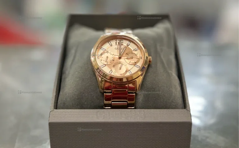 Часы  GUESS