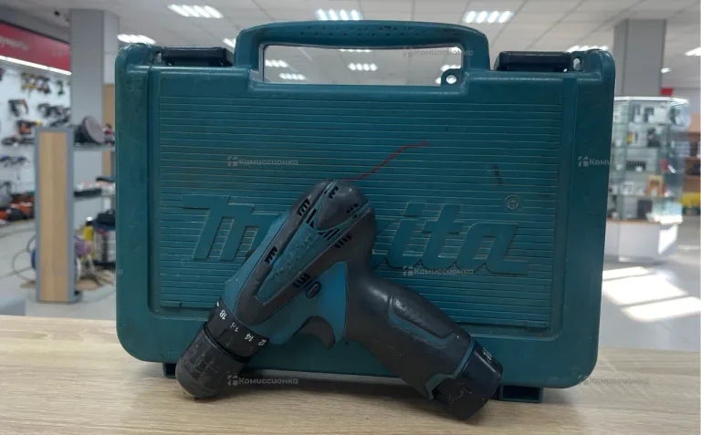 Аккумуляторная дрель-шуруповерт Makita DF330D