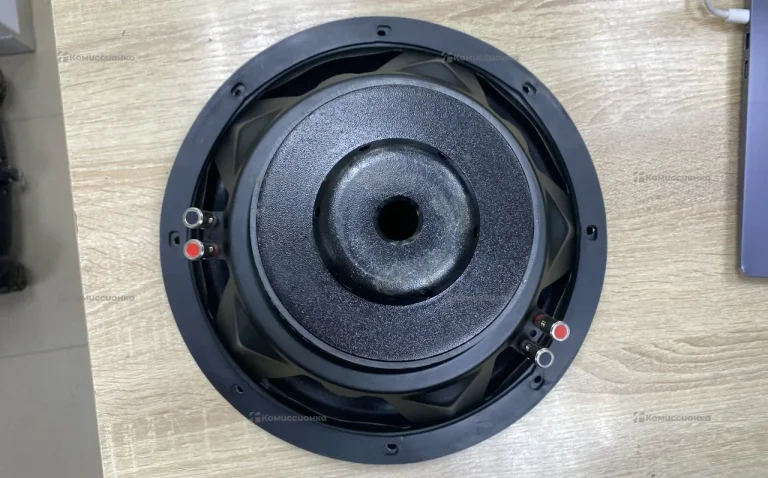 Сабвуфер MOMO UB-1200