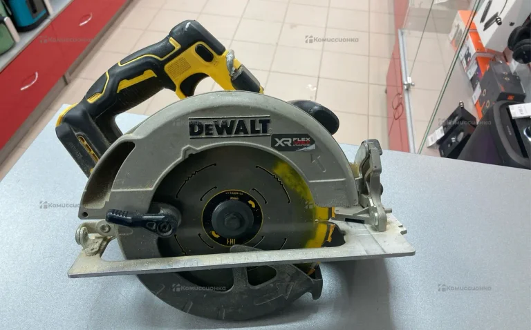 Дисковая пила DEWALT DCS573NT