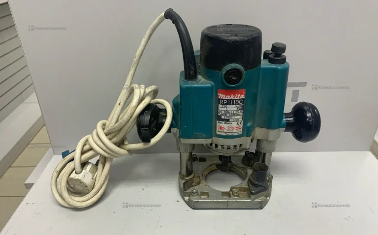 Фрезер Makita RP 1110 C