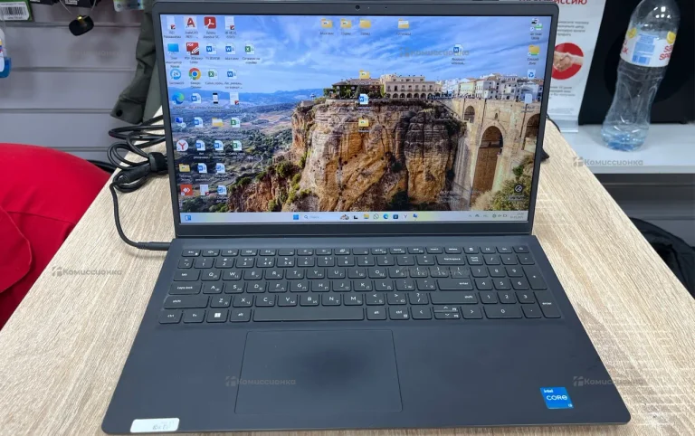 Ноутбук  Dell Vostro 3520