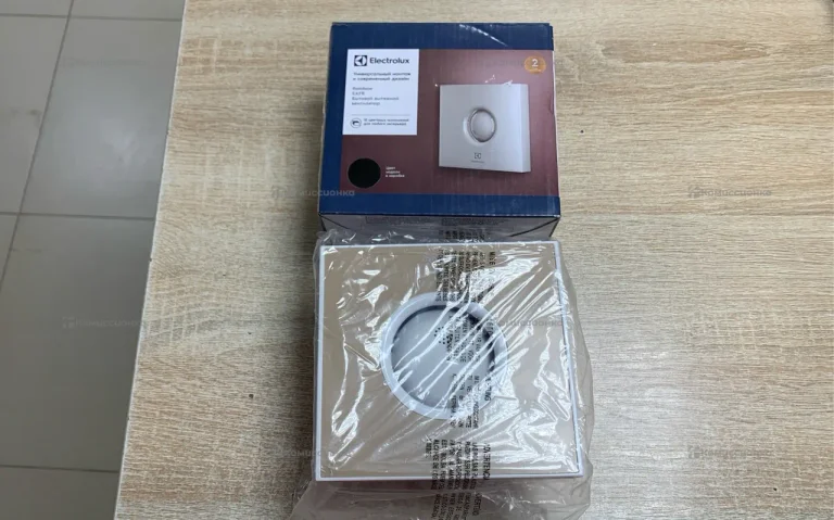 Бытовой вытяжной вентилятор Electrolux EAFR100 bei