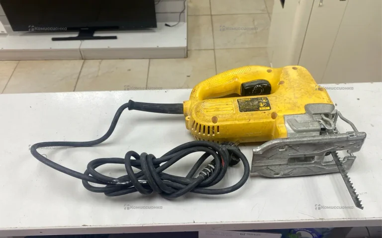 Электролобзик dewalt DW341K