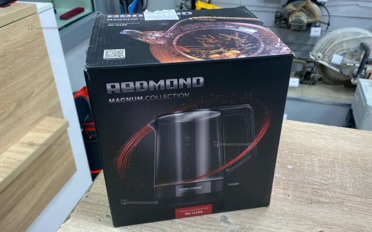 Чайник Redmond RK-G196