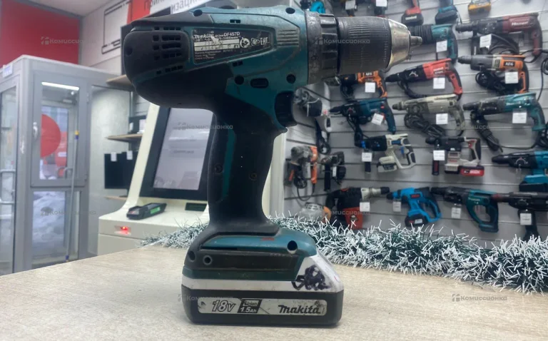 Шуруповерт Makita DF457D