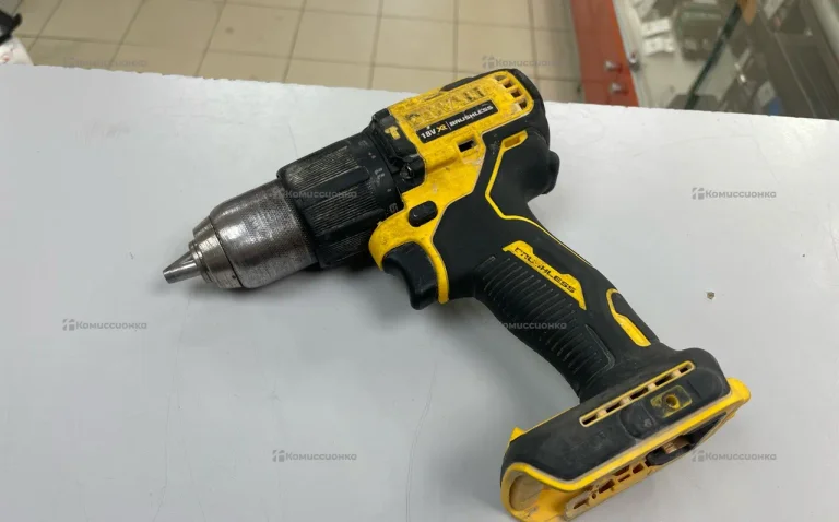 Шуруповерт Dewalt DCD709