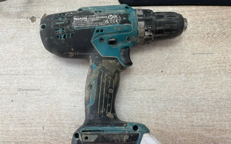 Дрель шуруповерт Makita DF488D