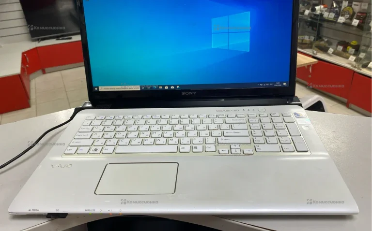 Ноутбук  Sony  SVE17
