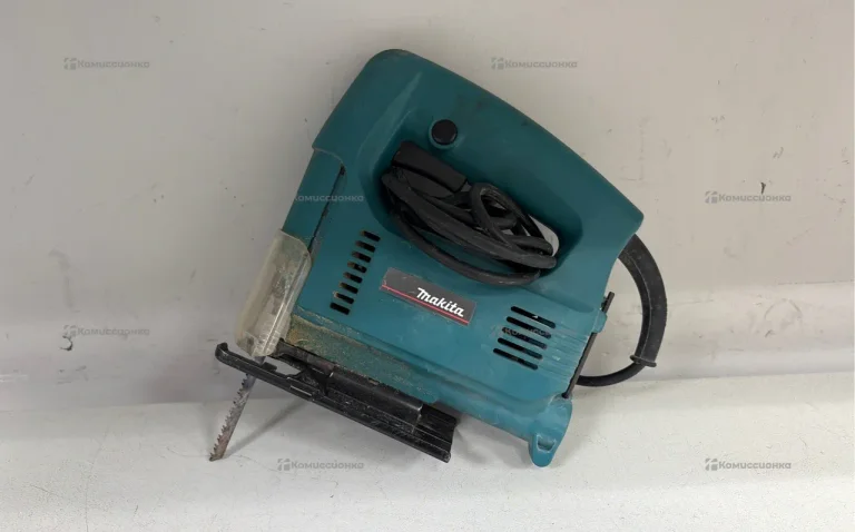 Лобзик Makita 4323 ---