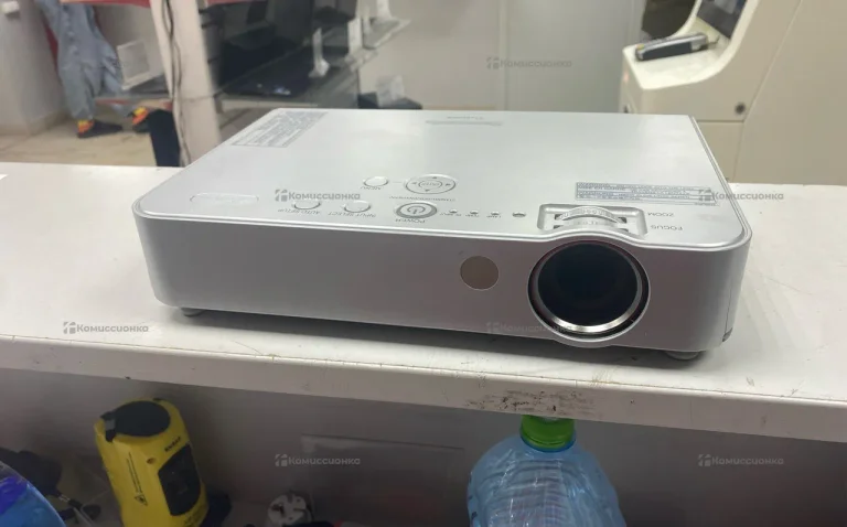 Проектор  Panasonic pt-lb50ntw