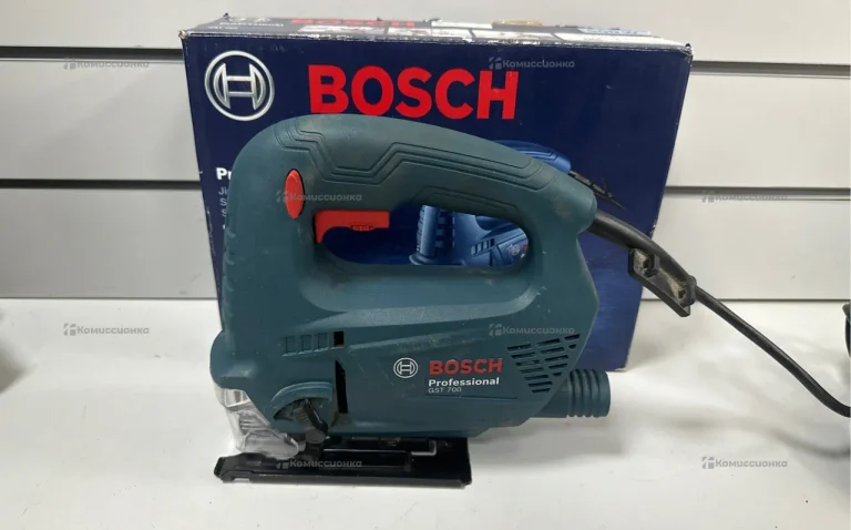 Лобзик Bosch GST 700