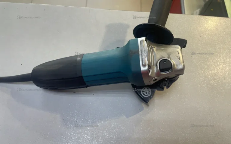 Угловая шлифмашина Makita GA5030R