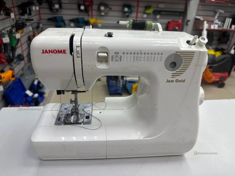 Швейная машина Janome