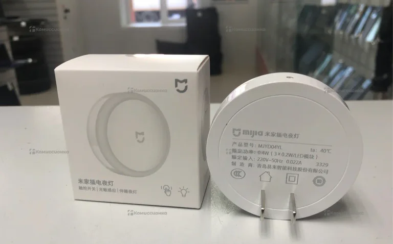 Ночник Xiaomi Yeelight LED Round Plug-In Night Light Sensitive YLYD11YL EU (белый)