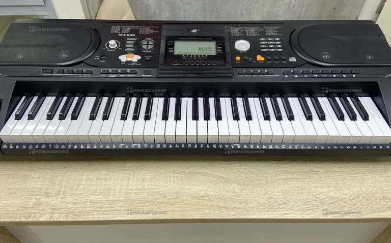 Синтезатор mk935