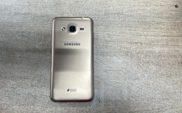 Samsung Galaxy J3 (2016) 2/16 ГБ