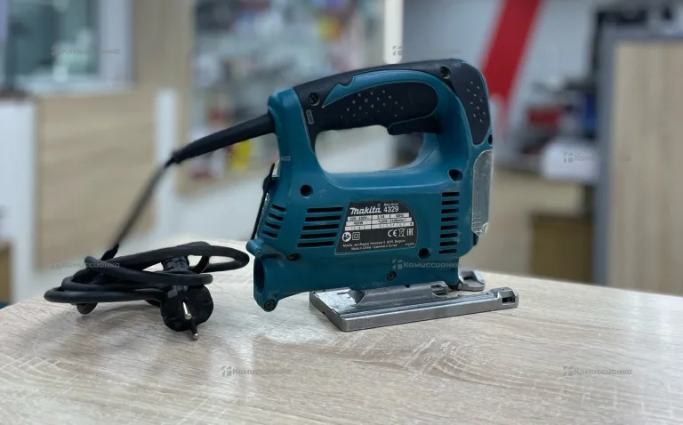 Лобзик Makita 4329
