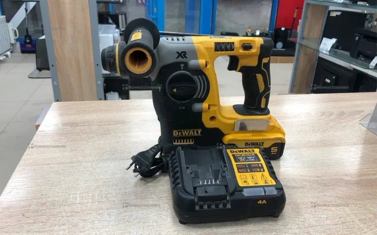 Перфоратор Dewalt DCH 273