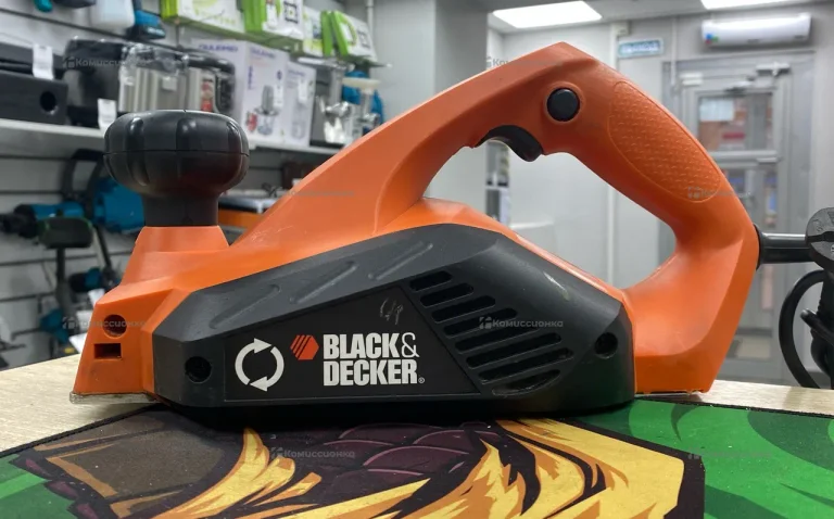 Электрорубанок Black+decker KW 712