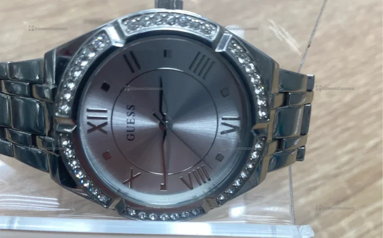 Часы  Guess