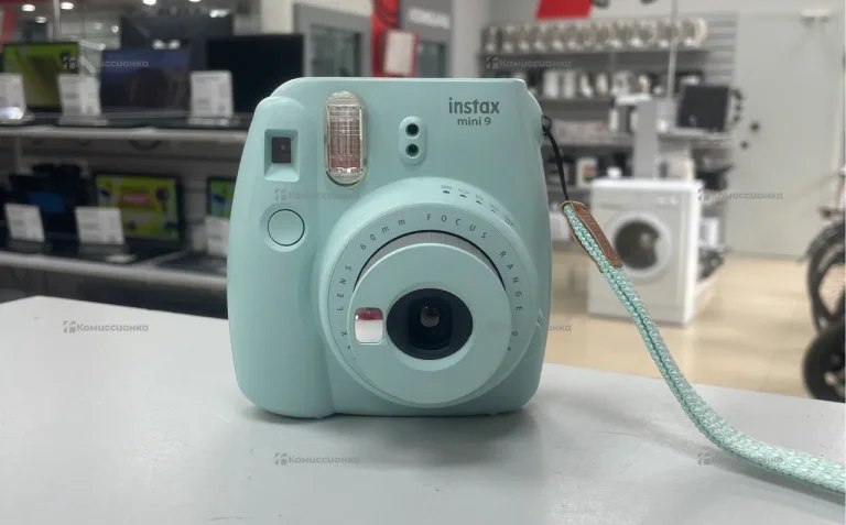 Polaroid instax mini 9