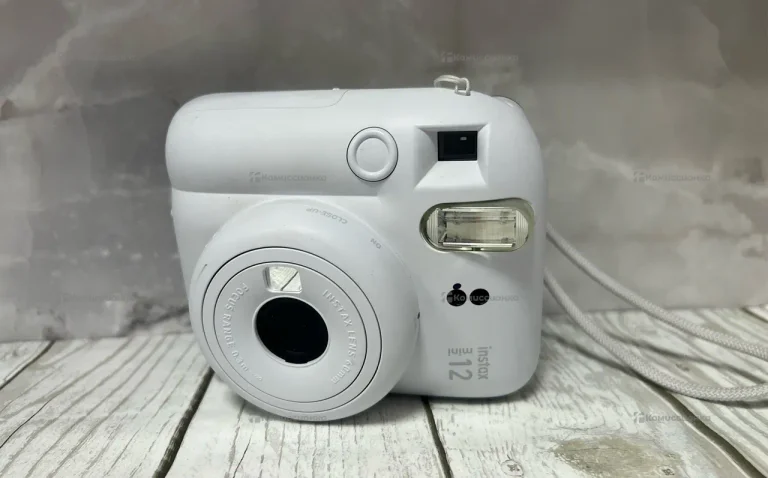 Фотоаппарат моментальной печати INSTAX MINI 12
