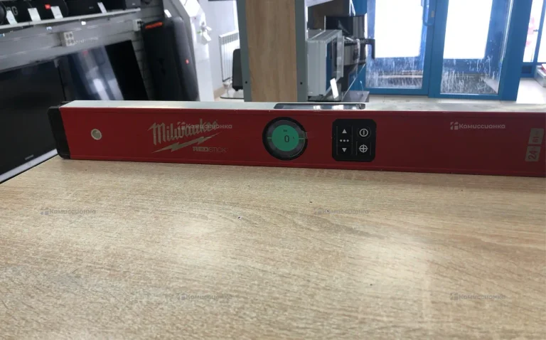 уровень Milwaukee redstick