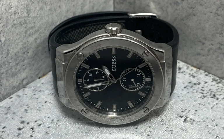Часы Guess