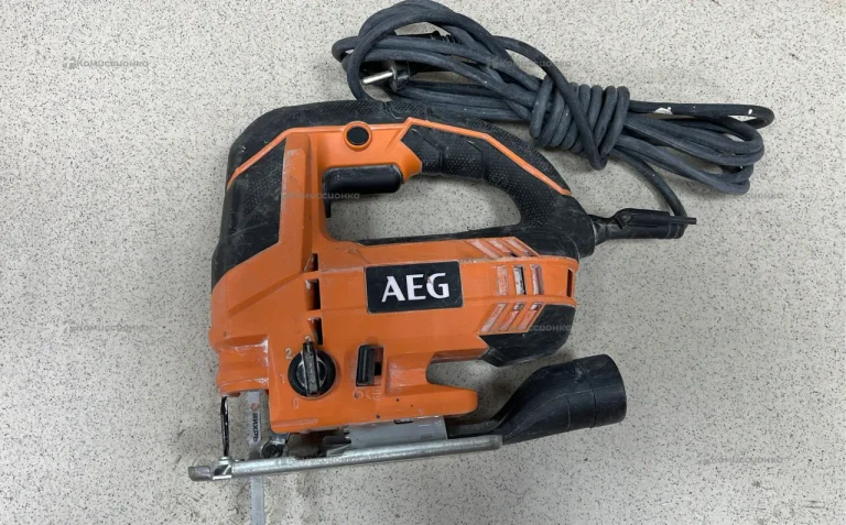 Электролобзик STEP 100 700 Вт