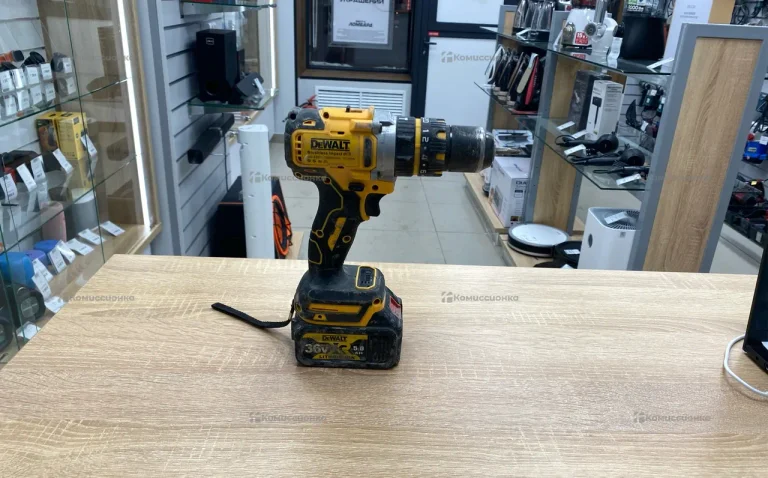 Дрель-Шуруповерт Dewalt желтый 36V