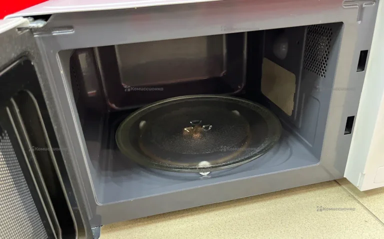 Микроволновая печь Midea MM720C4E-W