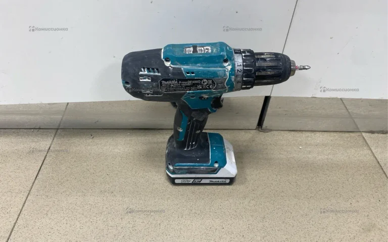 Шуруповерт Makita DF488DWE