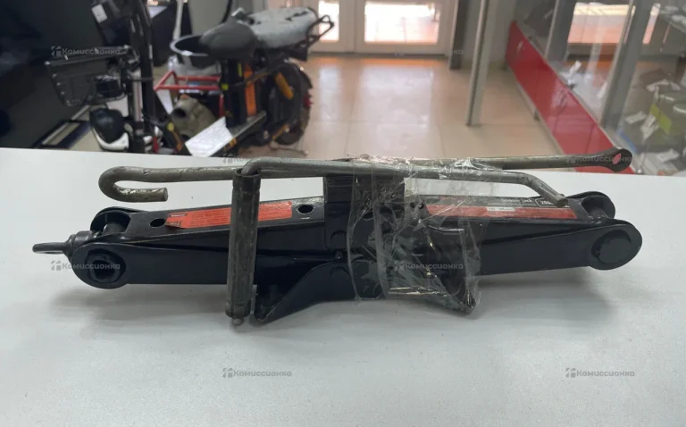 Домкрат Scissor jack 2000
