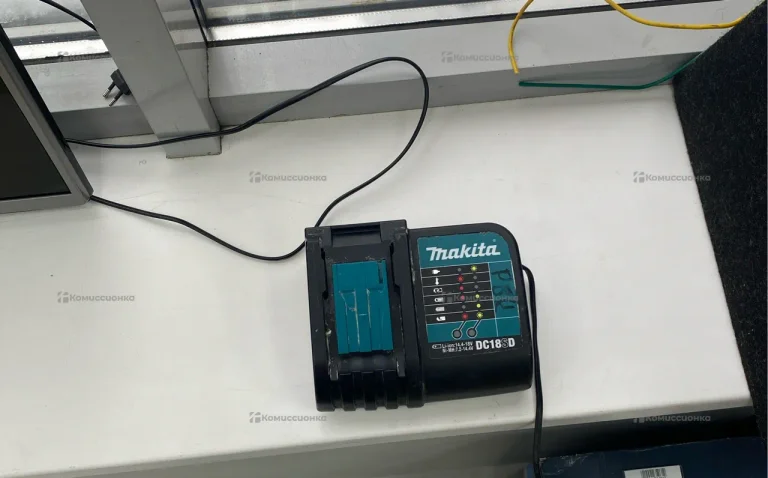 Зарядное устройство Makita