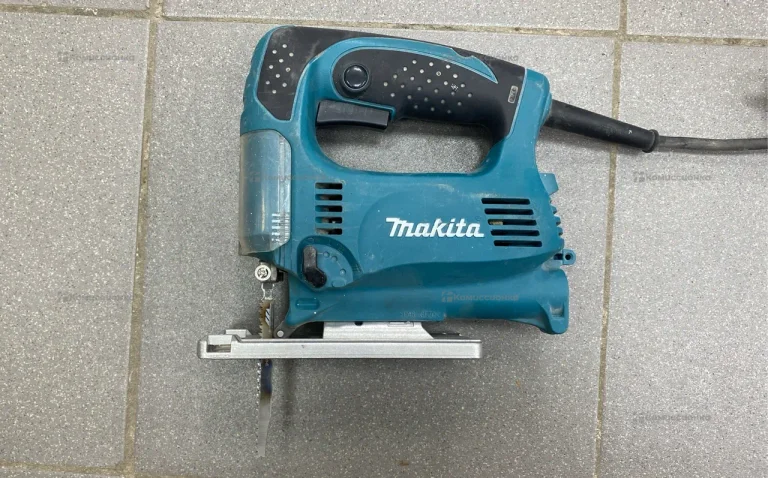 Лобзик Makita 4329