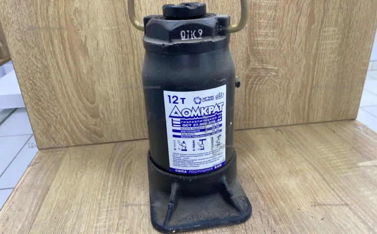 Домкрат 12Т