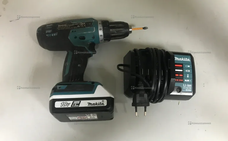 Шуруповерт Makita DF488DWE