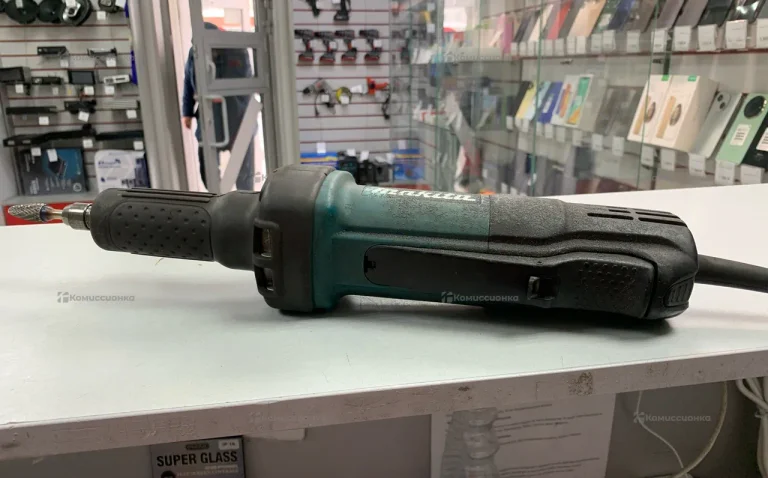 Гравер Makita GD 0600