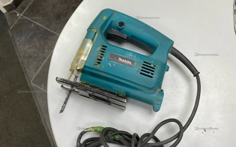 Лобзик Makita 4323