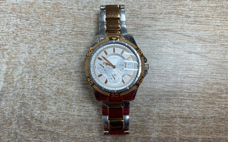 Часы  guess