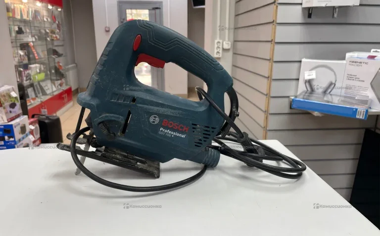 Лобзик Bosch GST 700